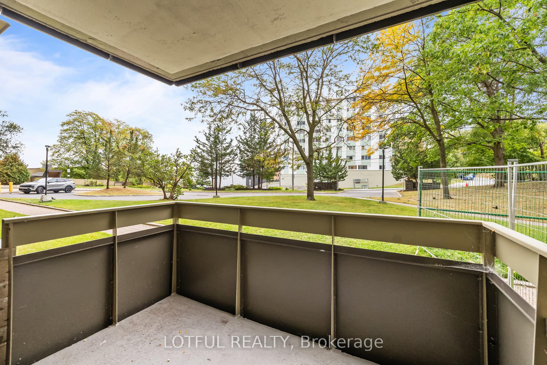 Photo 15 of Unit 104, 555 Brittany Drive, Ottawa, Viscount Alexander Park — HOMEH