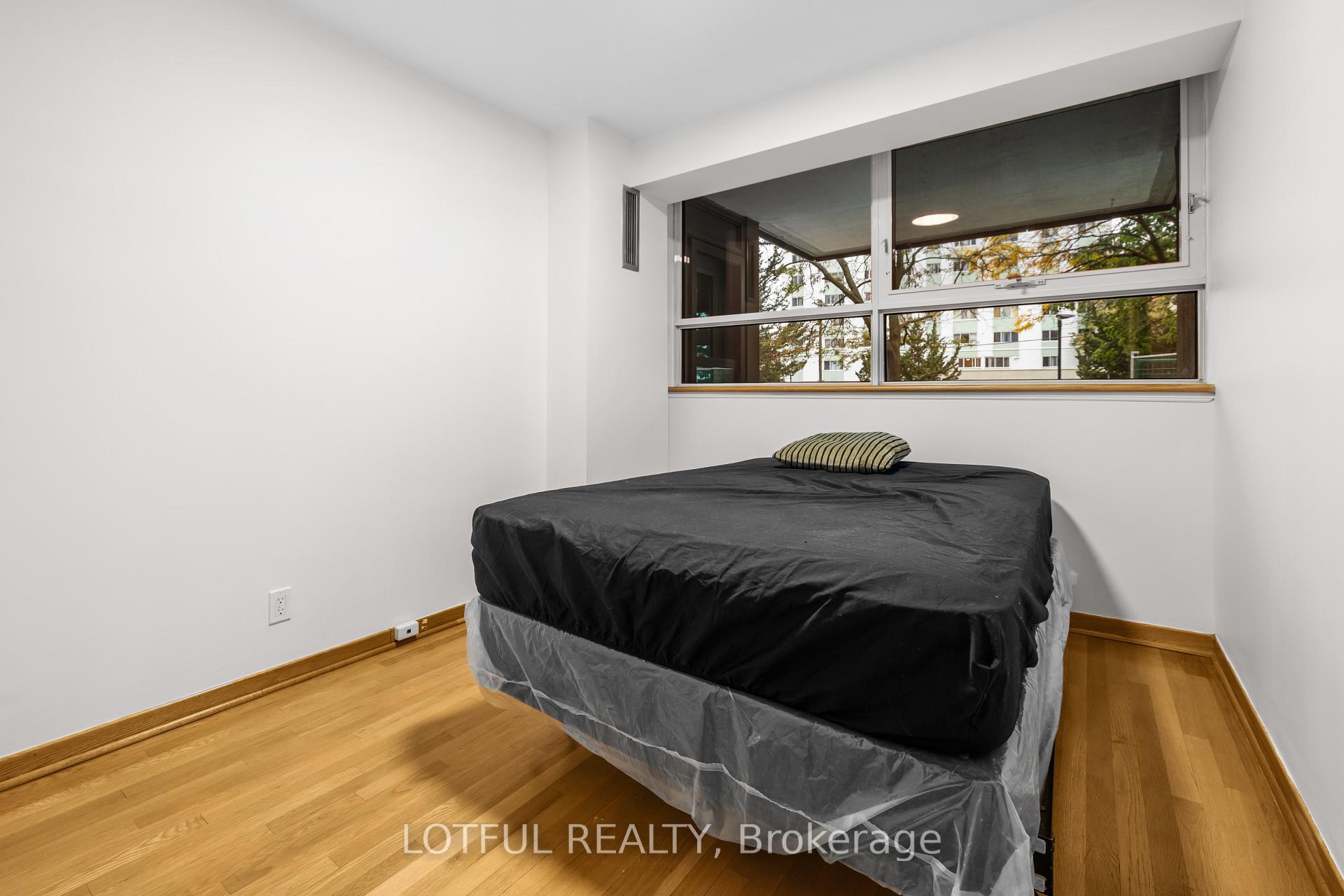 Photo 16 of Unit 104, 555 Brittany Drive, Ottawa, Viscount Alexander Park — HOMEH