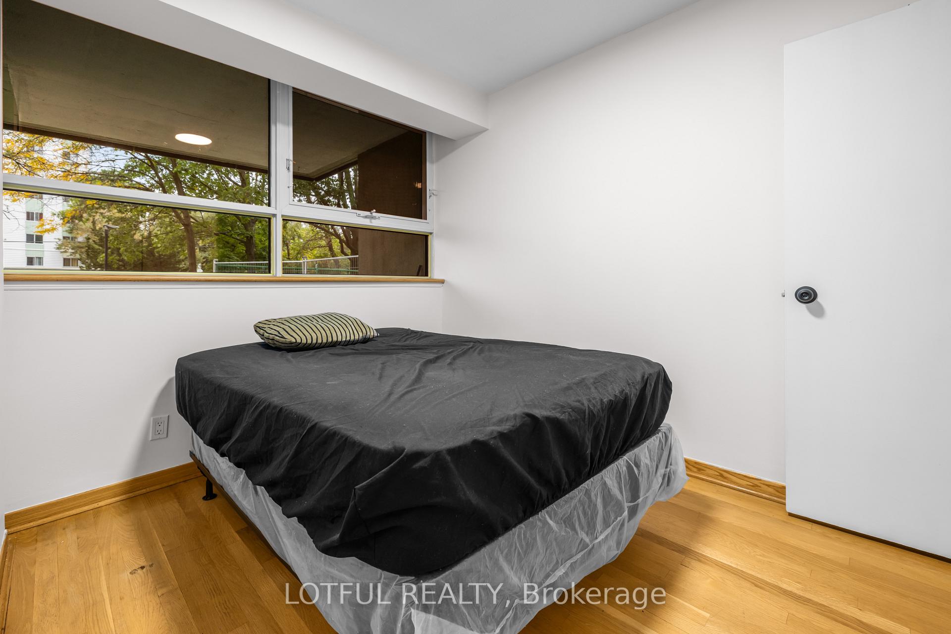 Photo 17 of Unit 104, 555 Brittany Drive, Ottawa, Viscount Alexander Park — HOMEH