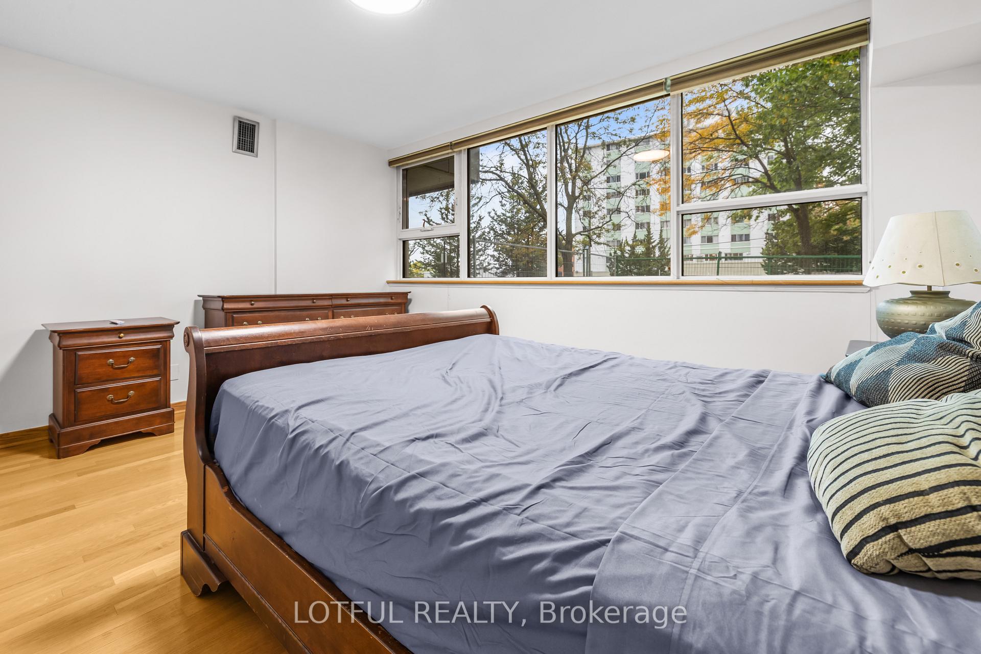 Photo 22 of Unit 104, 555 Brittany Drive, Ottawa, Viscount Alexander Park — HOMEH