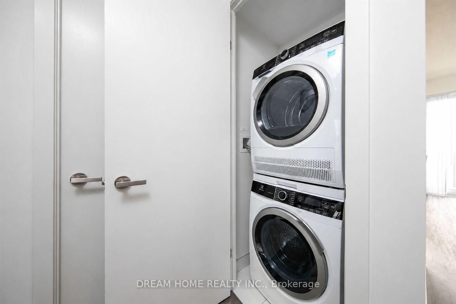 Photo 19 of Unit 6006, 55 Cooper Street, Toronto, Waterfront Communities — HOMEH