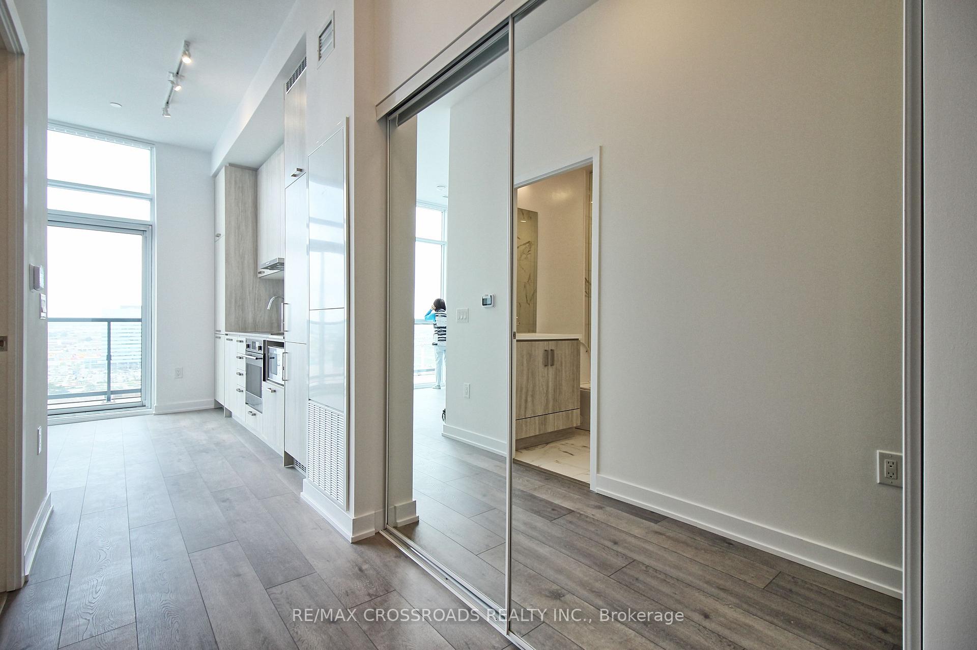 Photo 2 of Unit 2117, 38 Honeycrisp Crescent, Vaughan, Vaughan Corporate Centre — HOMEH