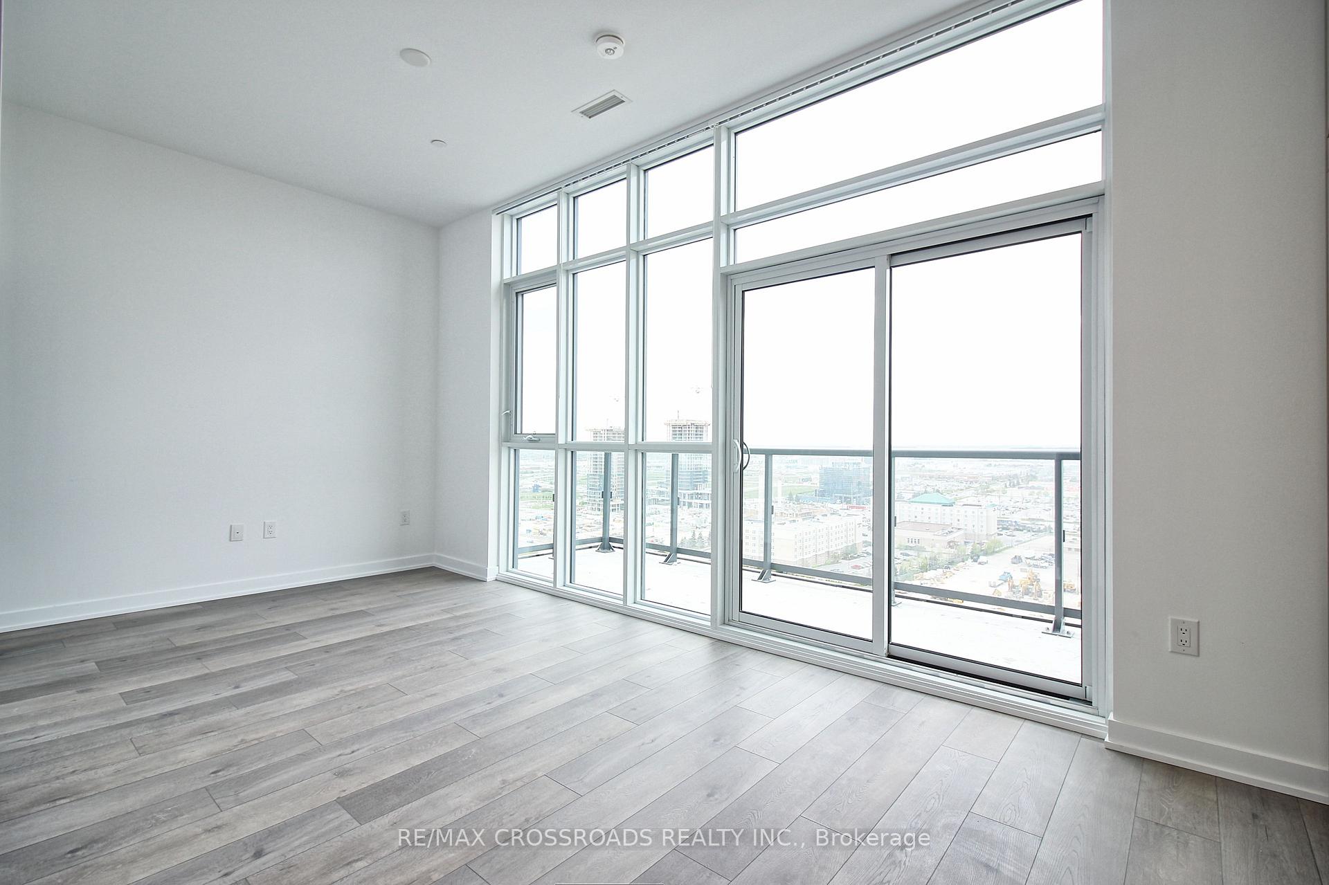 Photo 5 of Unit 2117, 38 Honeycrisp Crescent, Vaughan, Vaughan Corporate Centre — HOMEH
