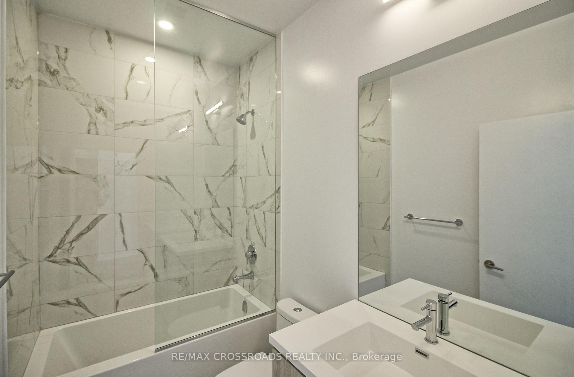 Photo 6 of Unit 2117, 38 Honeycrisp Crescent, Vaughan, Vaughan Corporate Centre — HOMEH