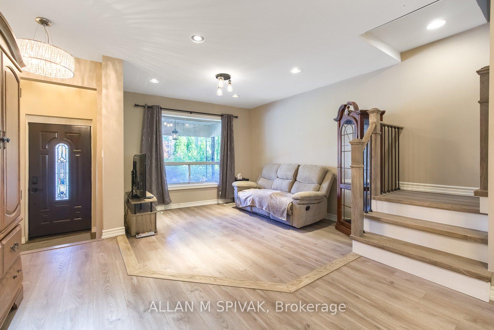 Photo 2 of 442 Crawford Street, Toronto, Palmerston-Little Italy — HOMEH