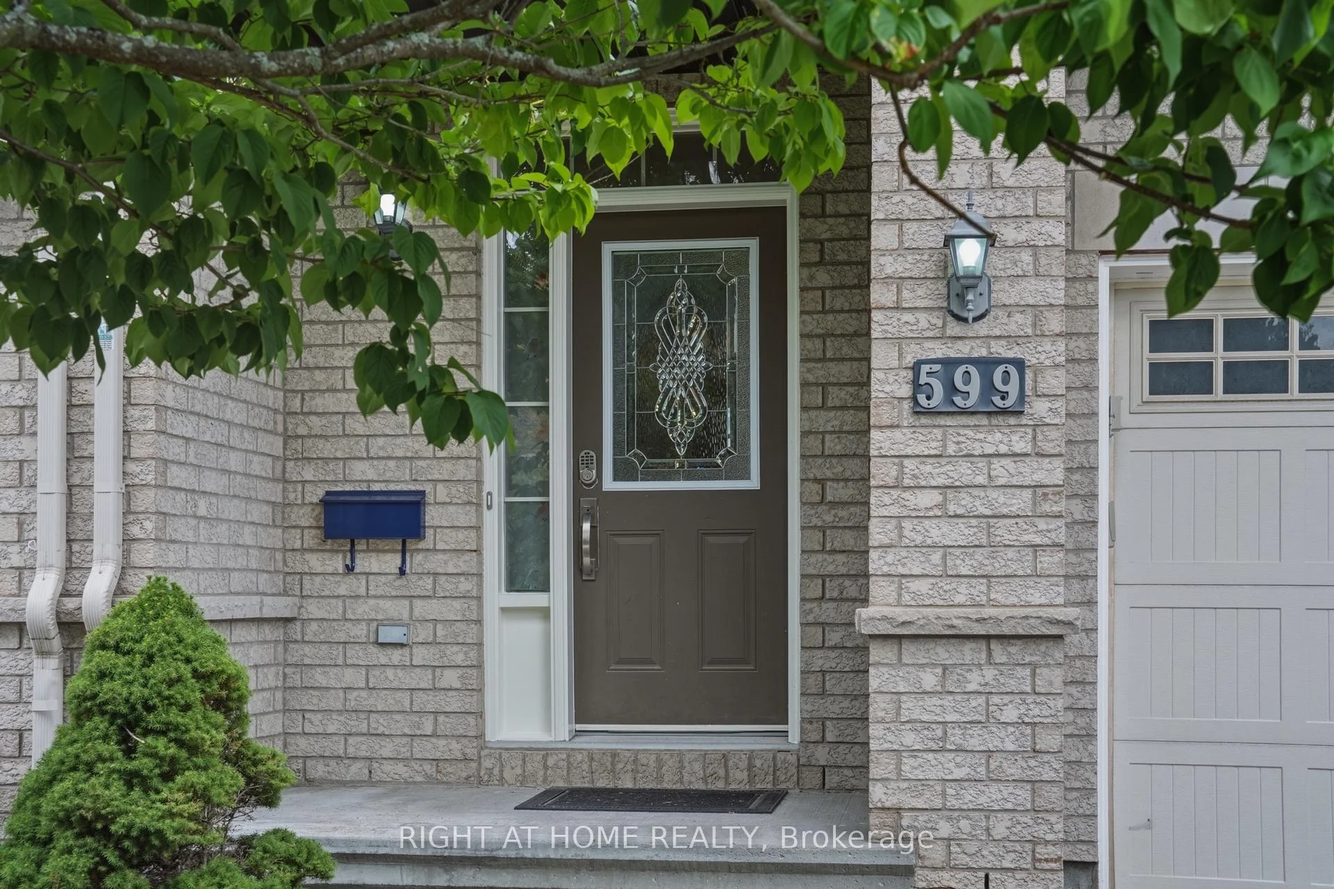 Photo 3 of 599 Remnor Avenue, Ottawa, Kanata - Kanata Lakes/Heritage Hills — HOMEH
