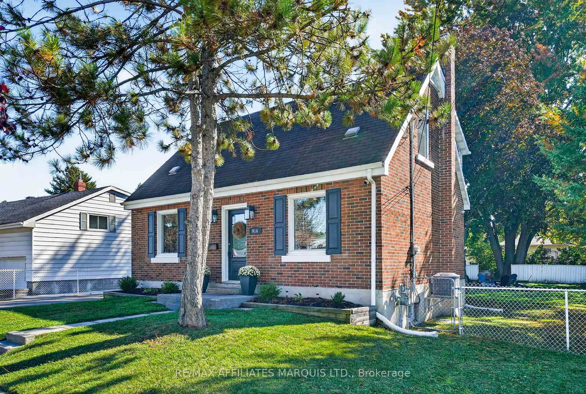 Photo of 916 Leonard Avenue