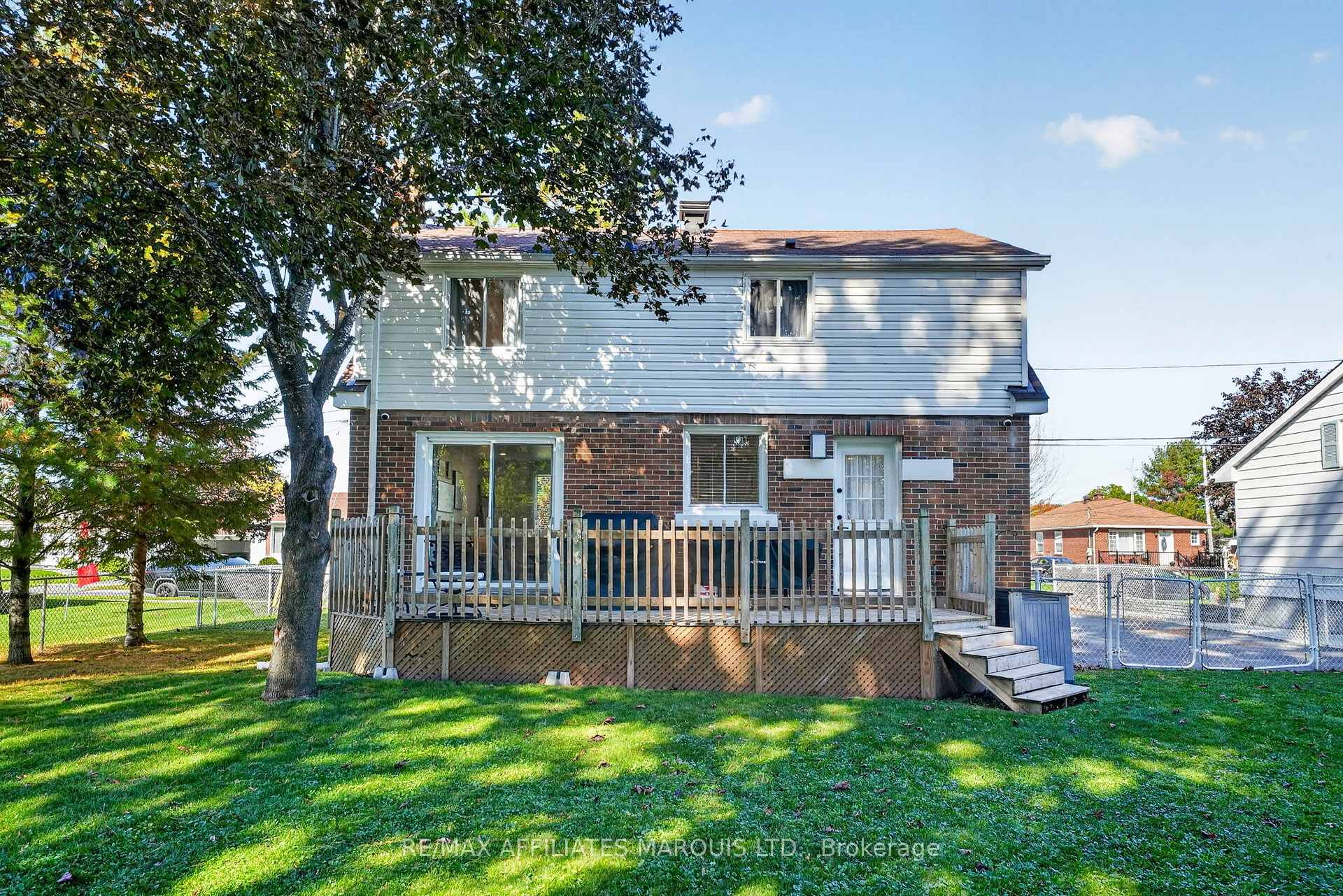 Photo 3 of 916 Leonard Avenue, Cornwall, Cornwall — HOMEH
