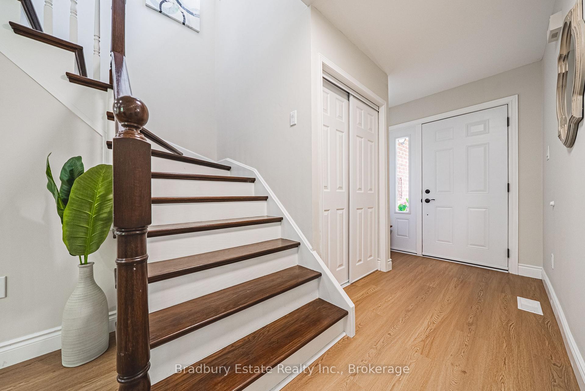 Photo 15 of 100 Chudleigh Street, Hamilton, Waterdown — HOMEH