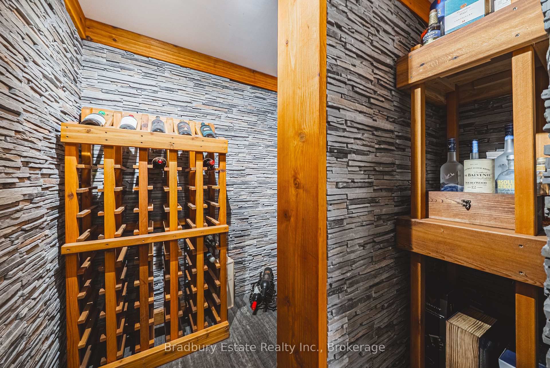 Photo 34 of 100 Chudleigh Street, Hamilton, Waterdown — HOMEH