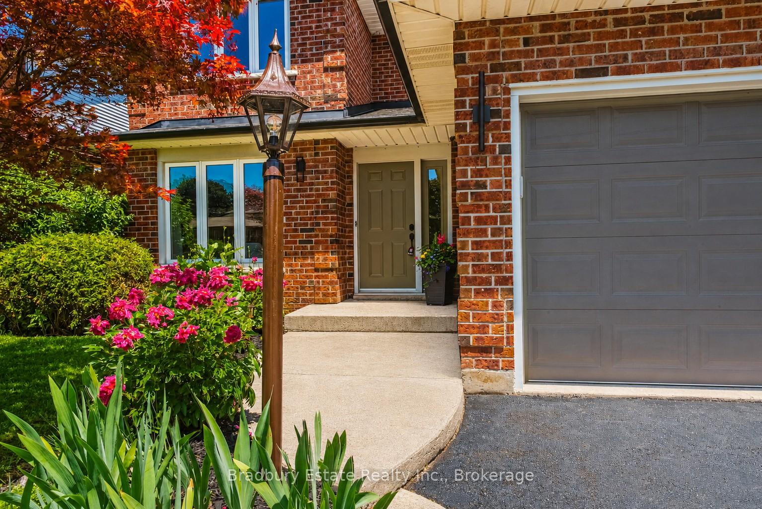 Photo 43 of 100 Chudleigh Street, Hamilton, Waterdown — HOMEH
