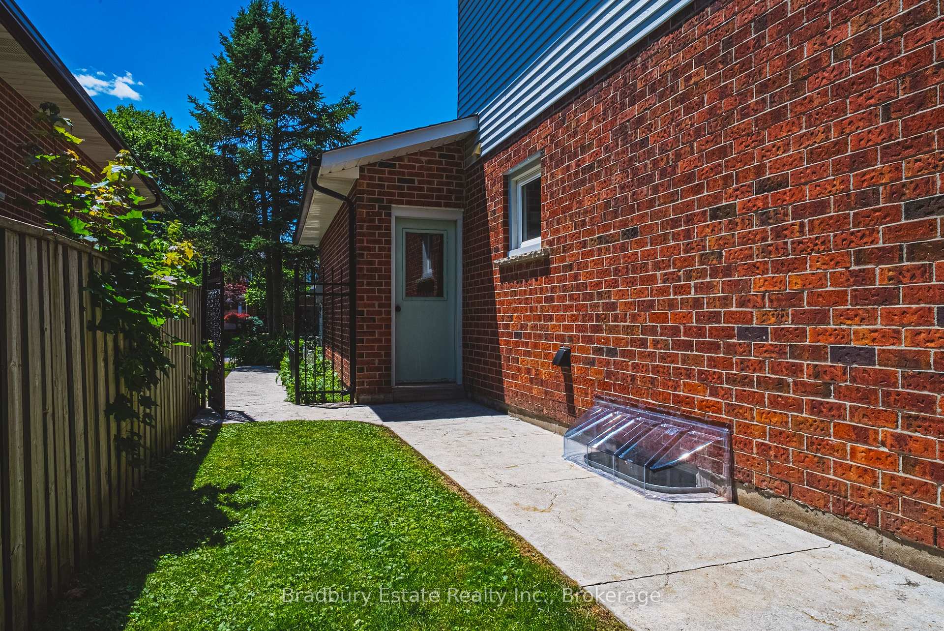 Photo 44 of 100 Chudleigh Street, Hamilton, Waterdown — HOMEH