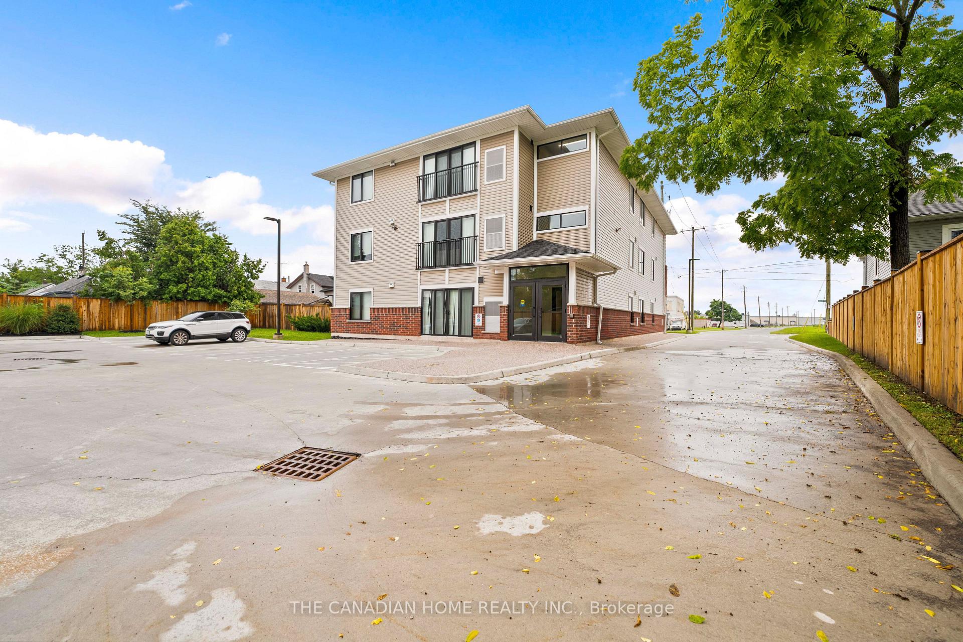 Photo 2 of Unit 103, 63 Vine Street S, St. Catharines, E. Chester — HOMEH