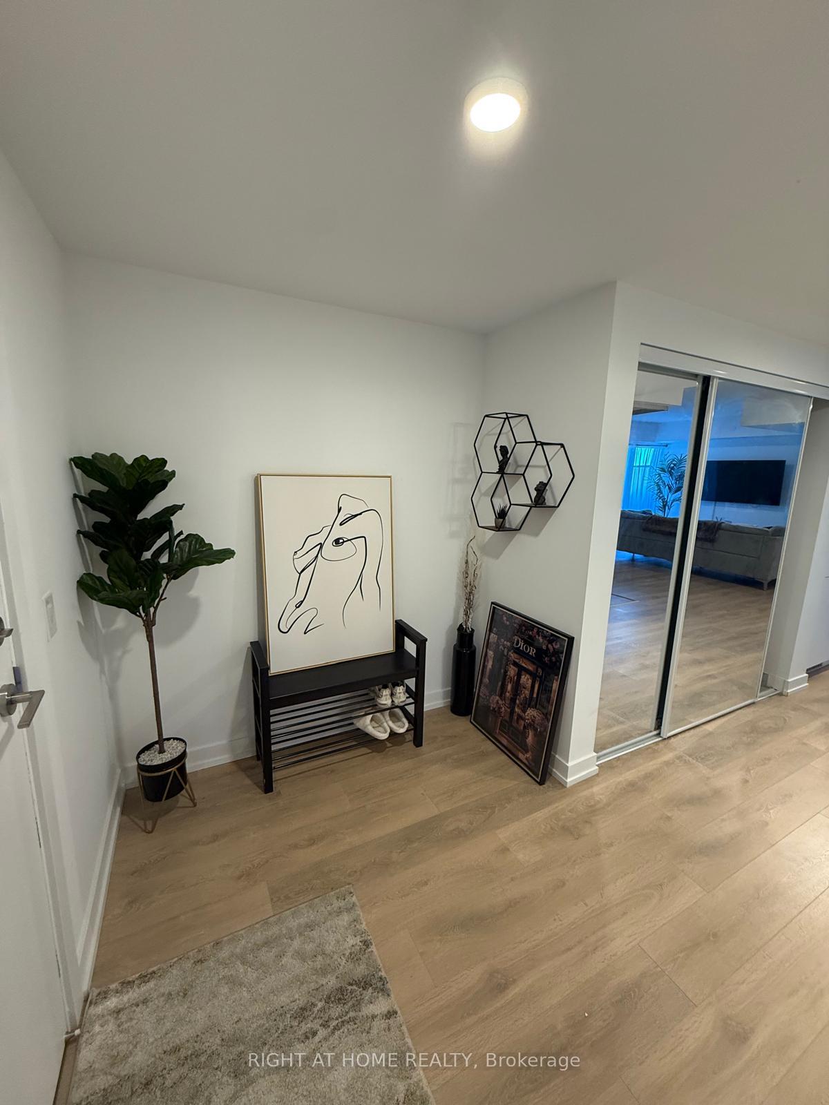 Photo of Unit 905, 1100 Sheppard Avenue W