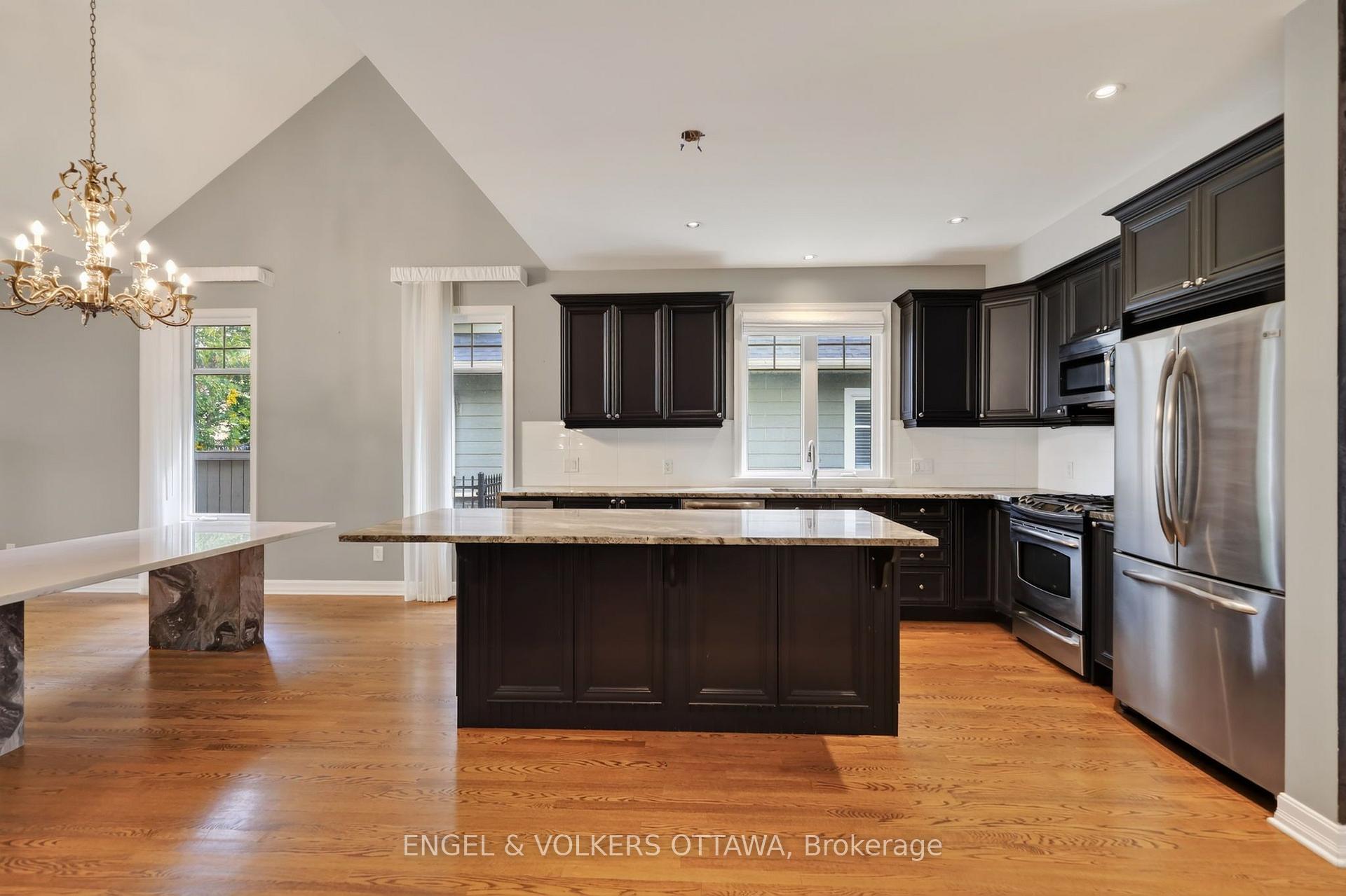 Photo 5 of 547 Kilbirnie Drive, Ottawa, Barrhaven - Stonebridge — HOMEH