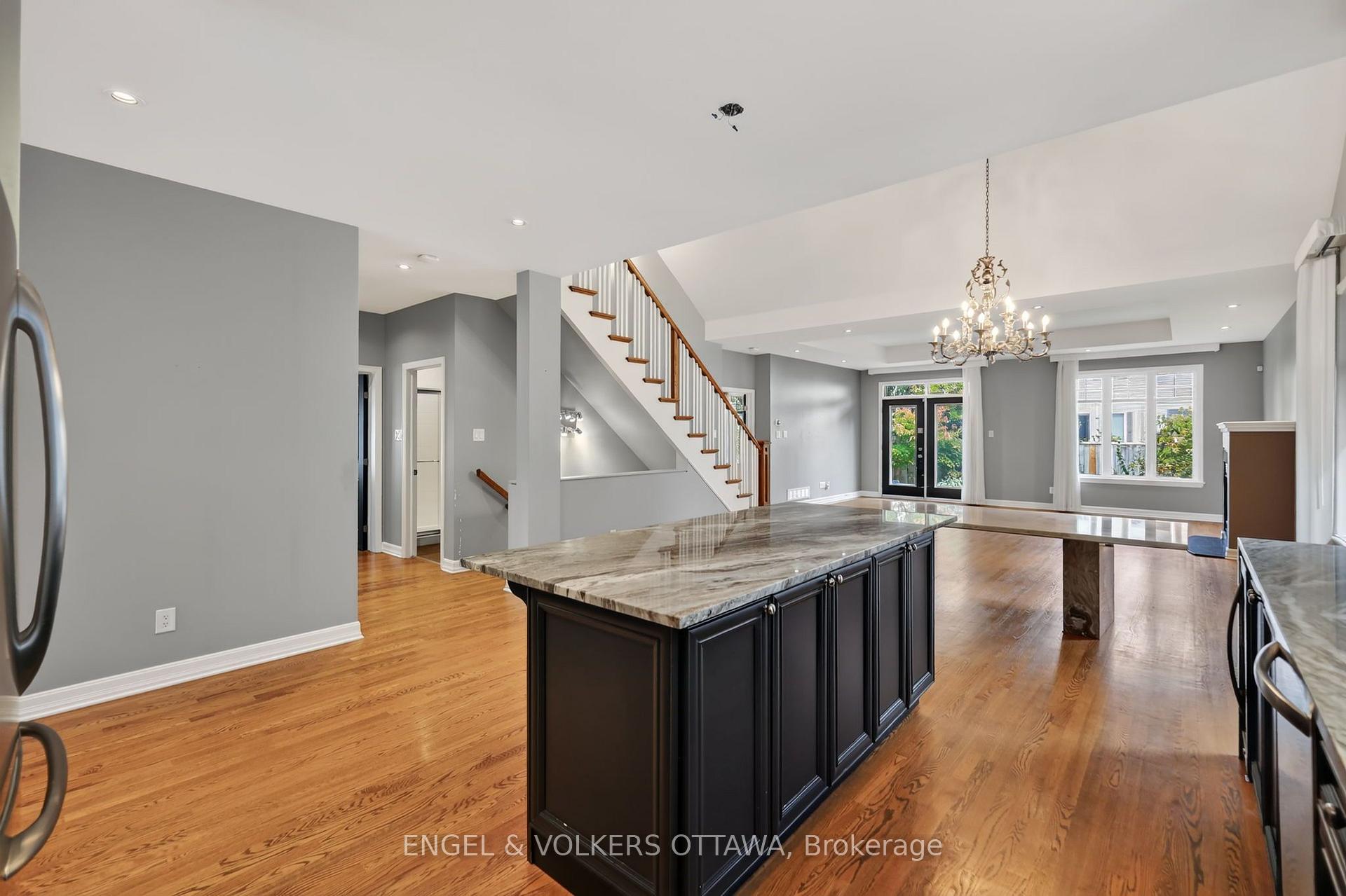 Photo 10 of 547 Kilbirnie Drive, Ottawa, Barrhaven - Stonebridge — HOMEH