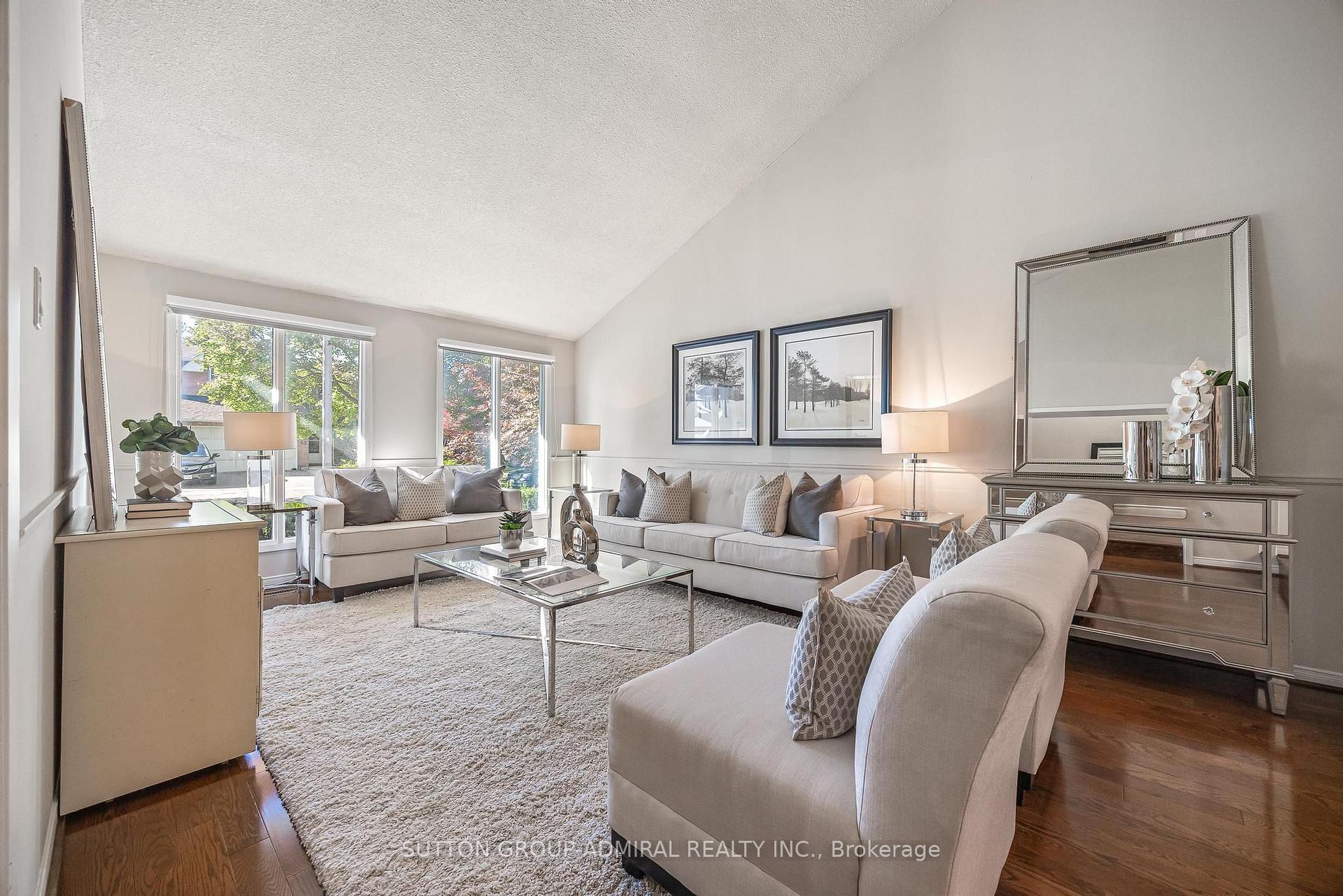 Photo 5 of 49 Hetherington Crescent, Vaughan, Brownridge — HOMEH