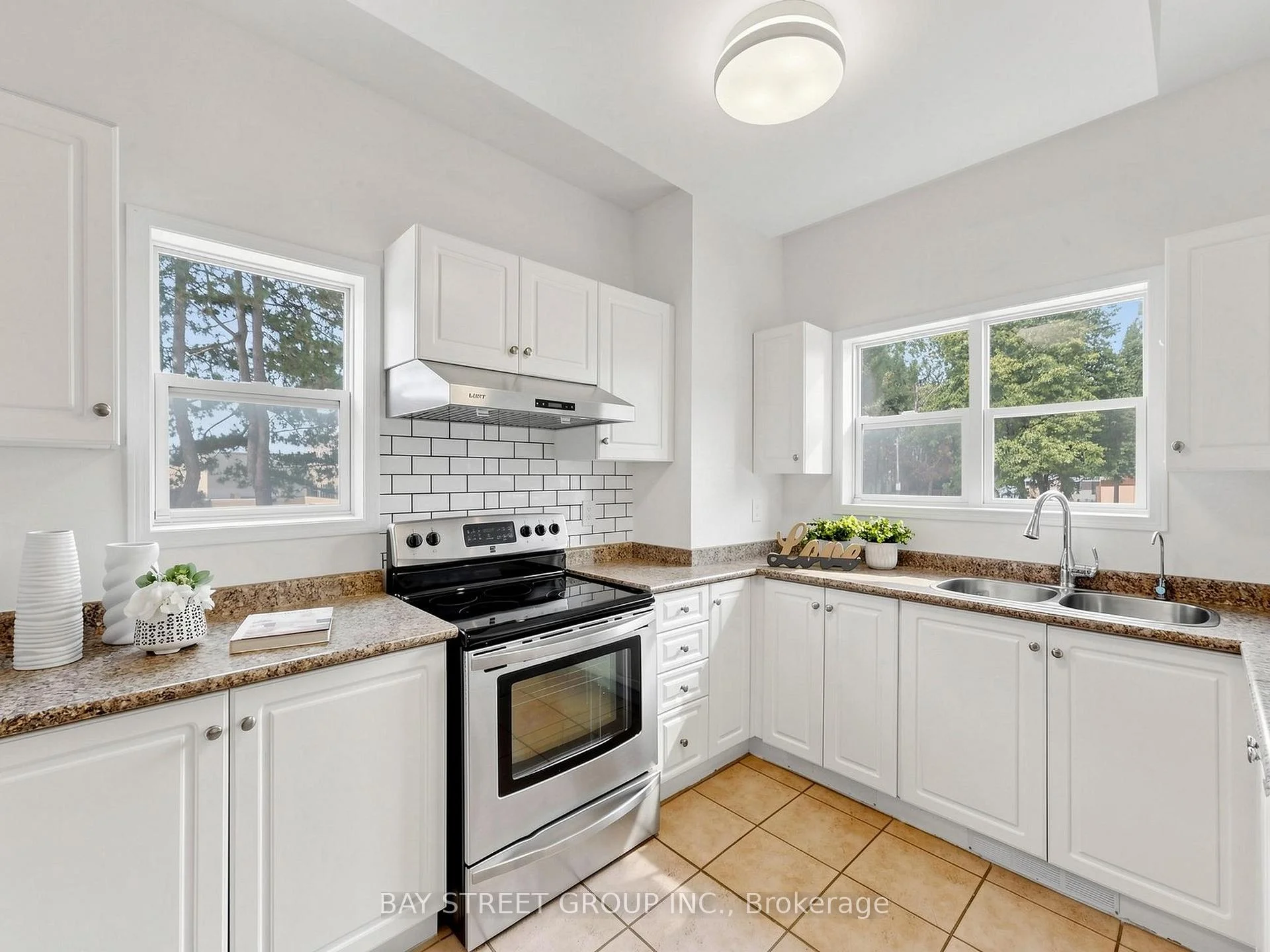 Photo 72 of 1 Maple Park Way, Markham, Milliken Mills West — HOMEH