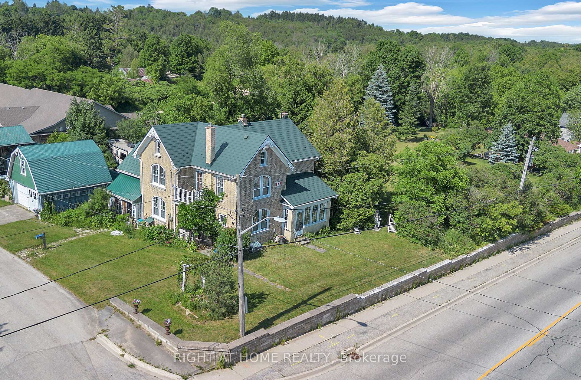 Photo of 402 Lambton Street E