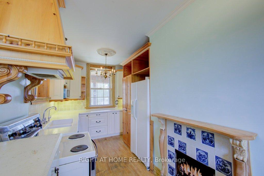 Photo 18 of 402 Lambton Street E, West Grey — HOMEH