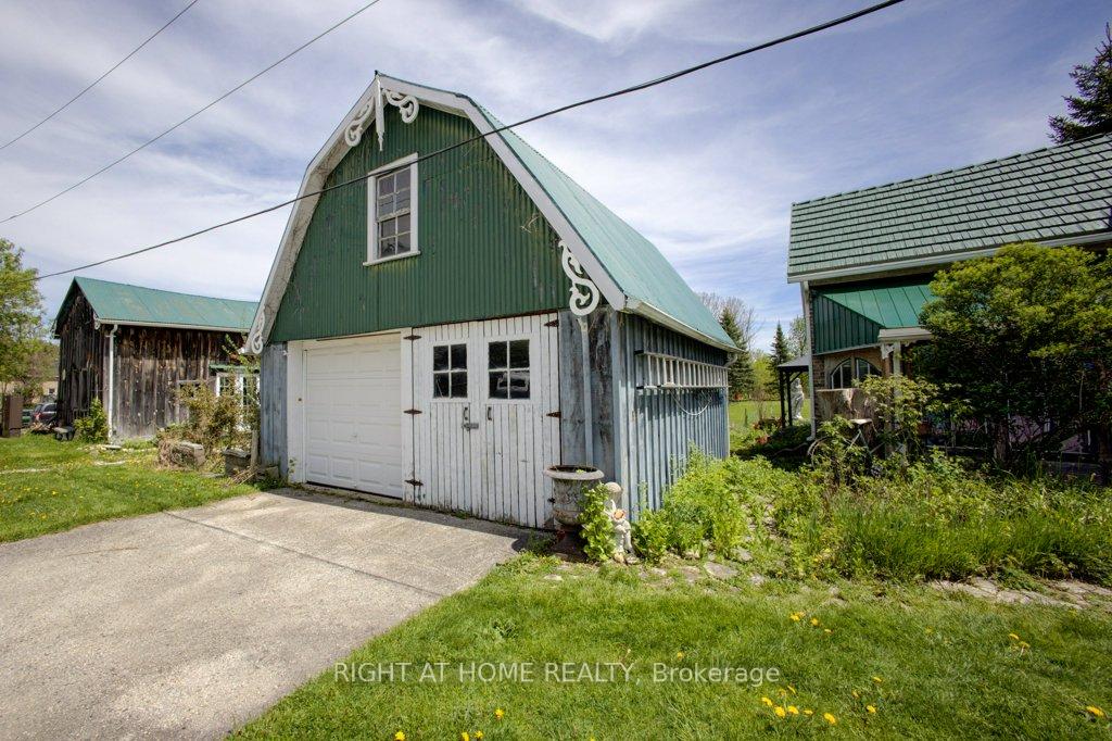 Photo 35 of 402 Lambton Street E, West Grey — HOMEH