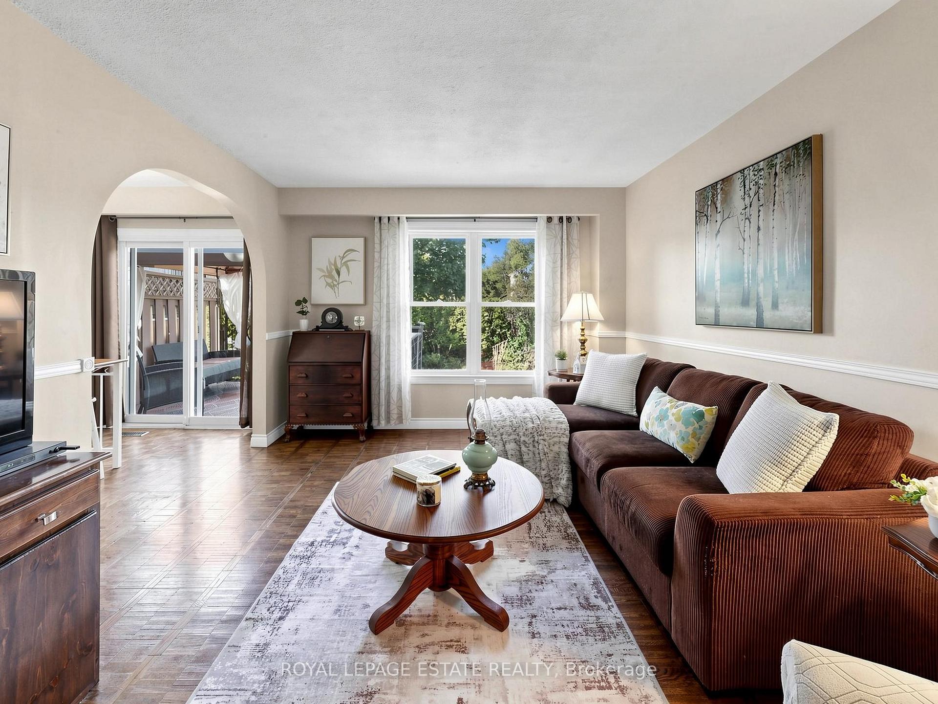 Photo 4 of 38 Burbank Crescent, Orangeville — HOMEH