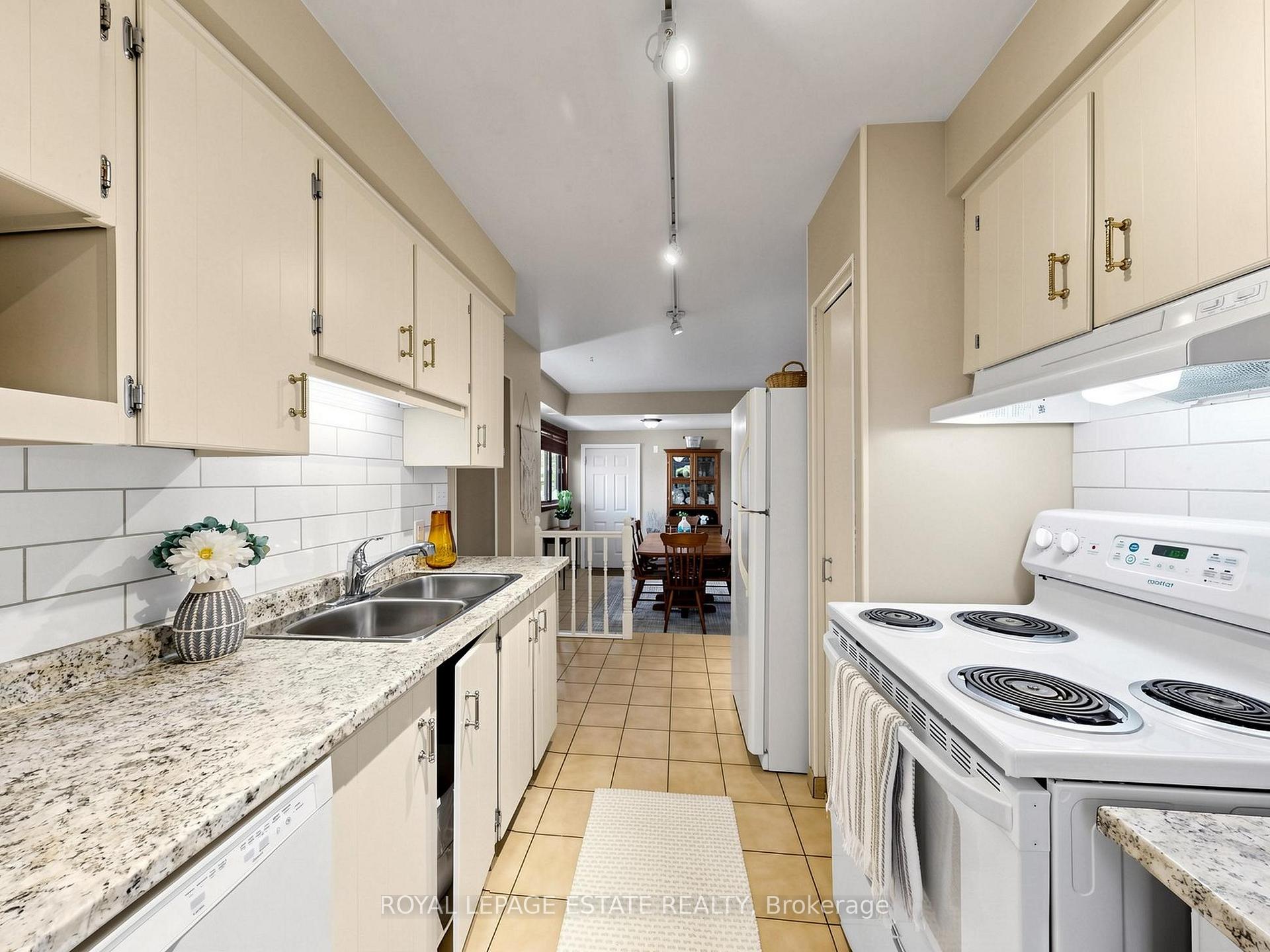 Photo 14 of 38 Burbank Crescent, Orangeville — HOMEH