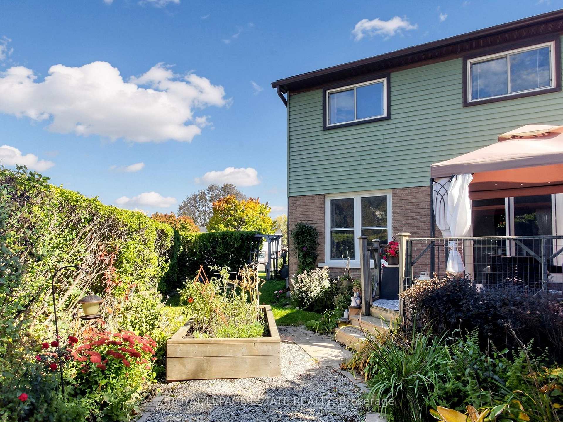 Photo 32 of 38 Burbank Crescent, Orangeville — HOMEH