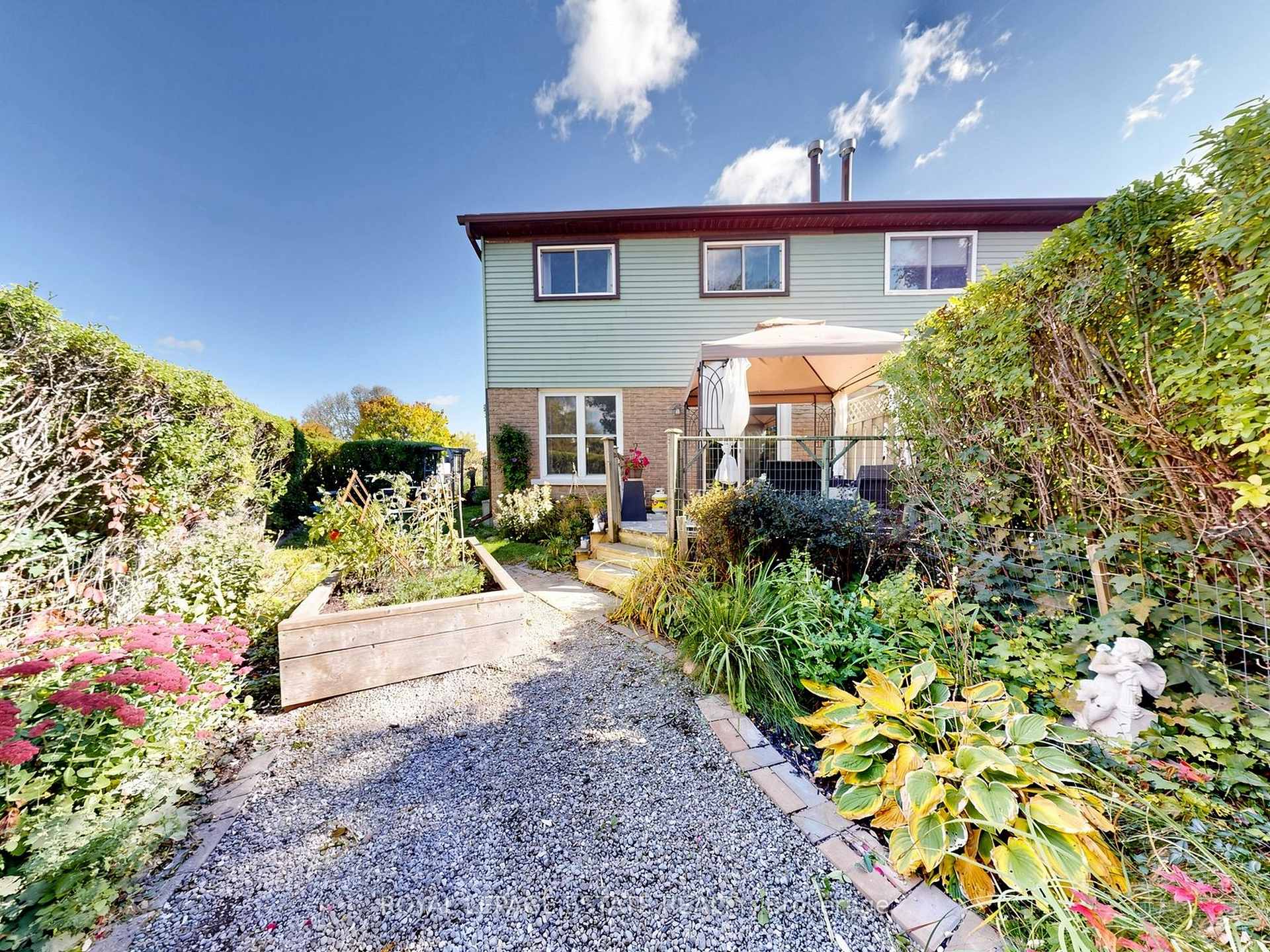 Photo 33 of 38 Burbank Crescent, Orangeville — HOMEH