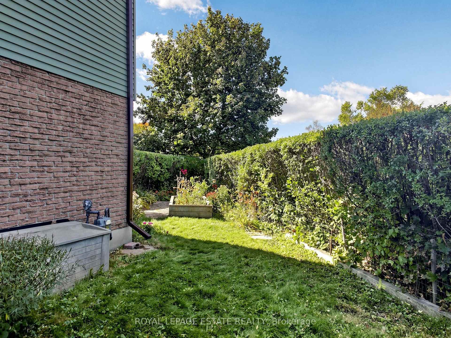 Photo 35 of 38 Burbank Crescent, Orangeville — HOMEH