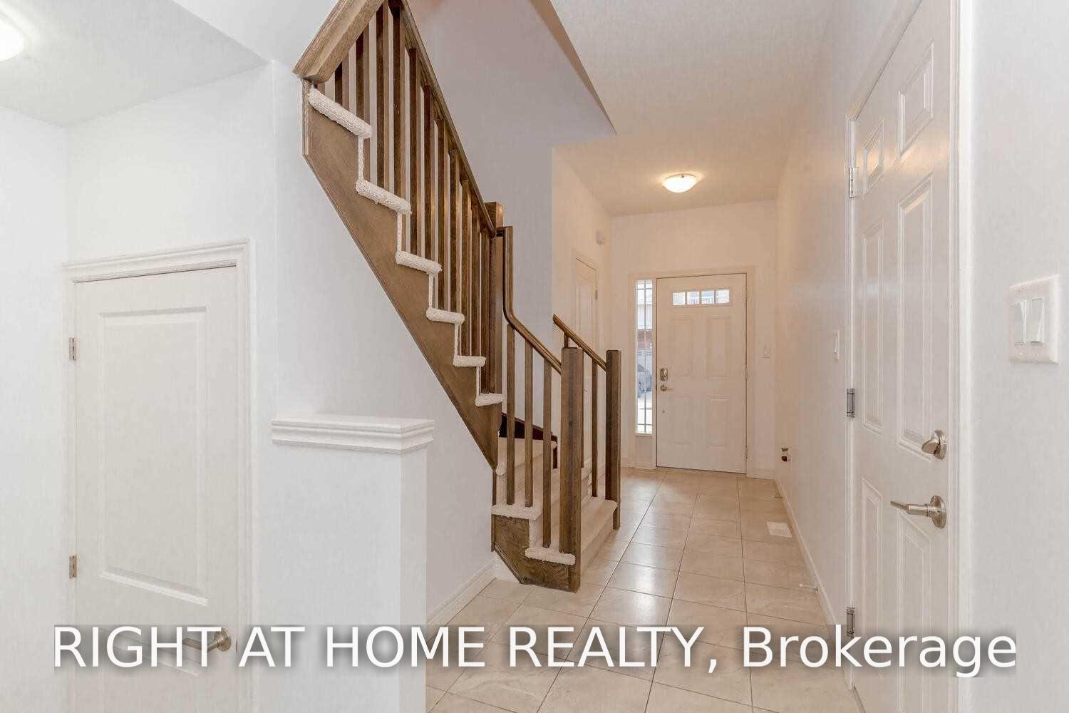 Photo 3 of Unit 11, 6 Chestnut Drive, Grimsby, Grimsby West — HOMEH
