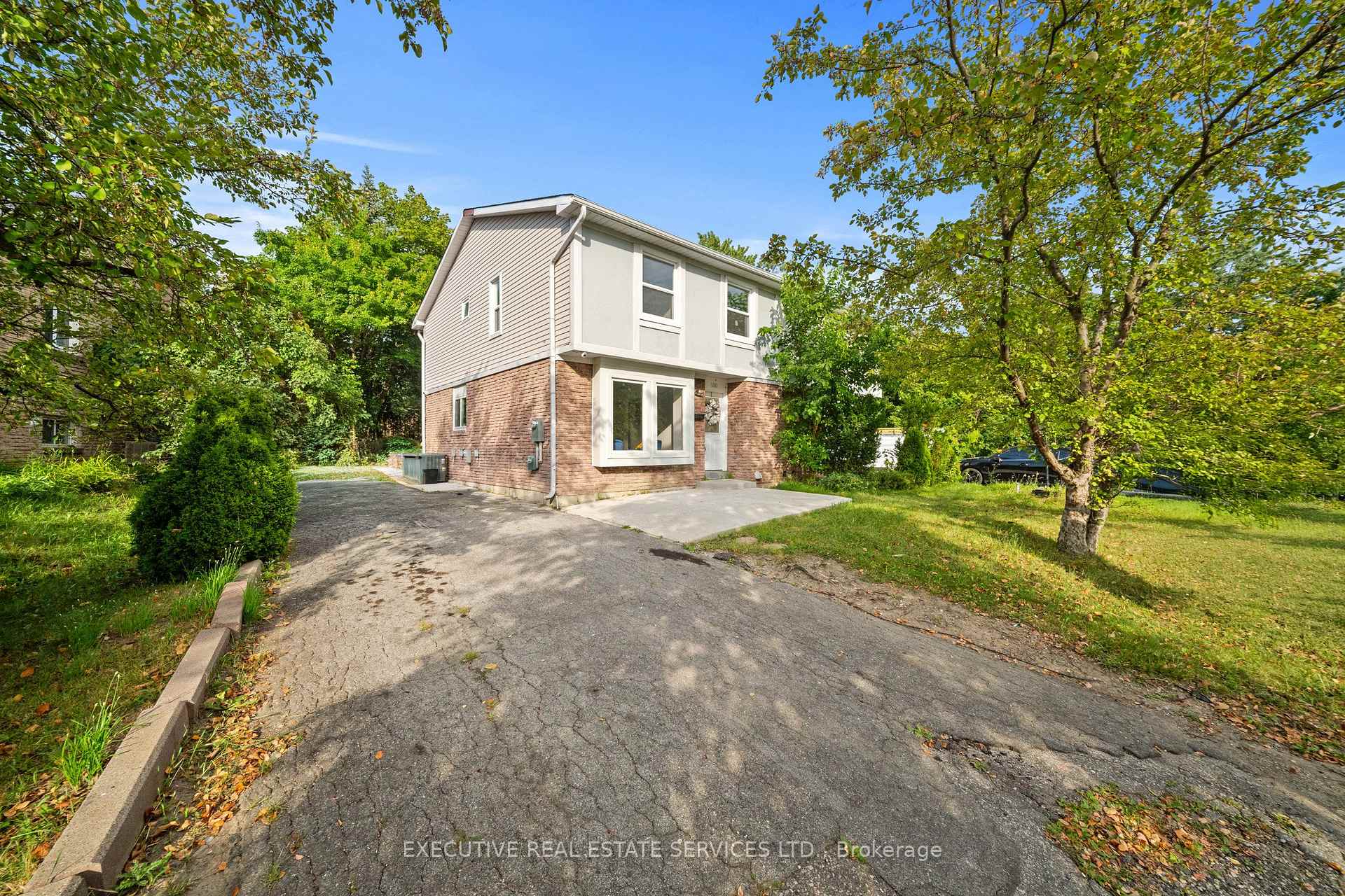 Photo 3 of 100 Centre Street N, Brampton, Brampton North — HOMEH