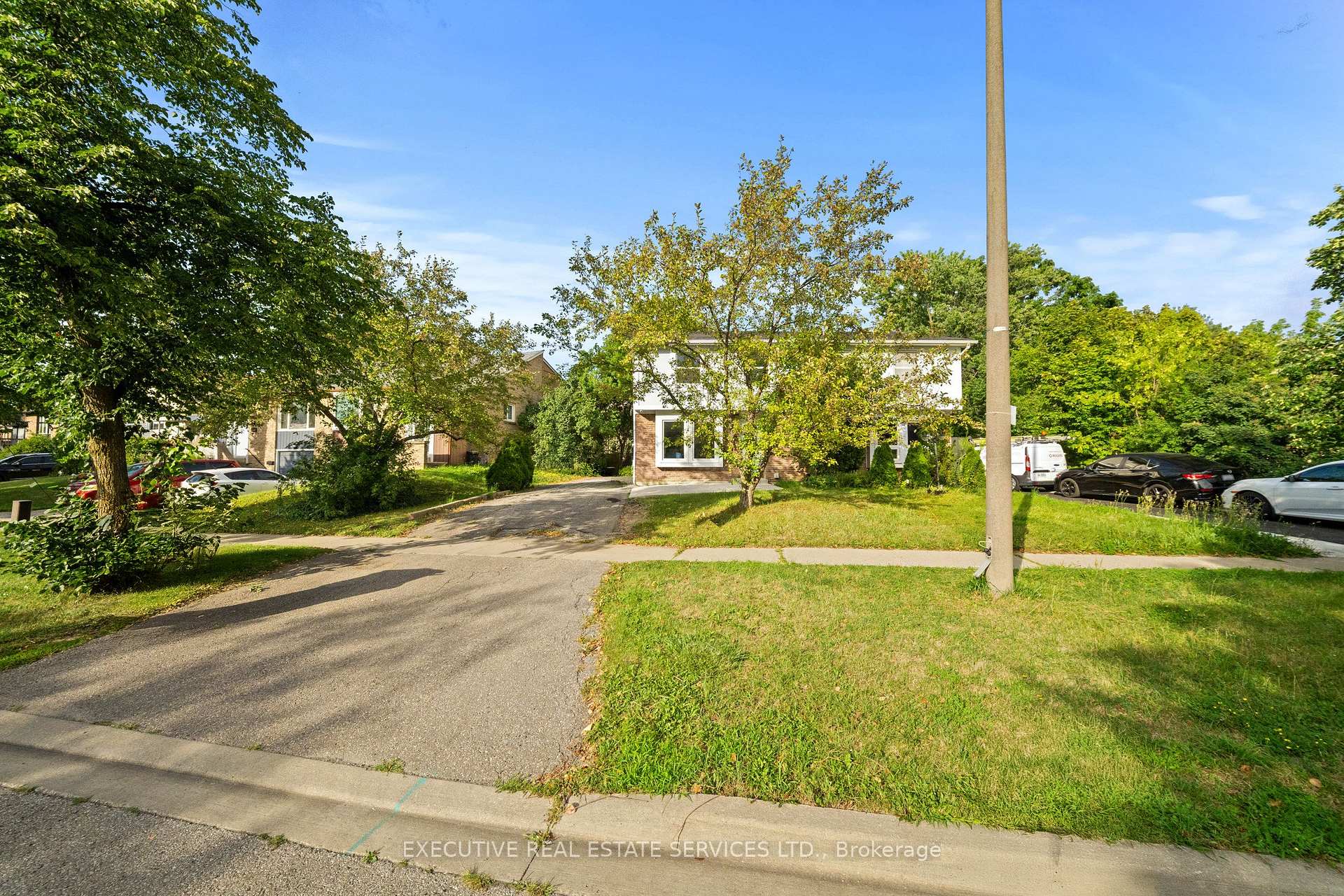 Photo 4 of 100 Centre Street N, Brampton, Brampton North — HOMEH