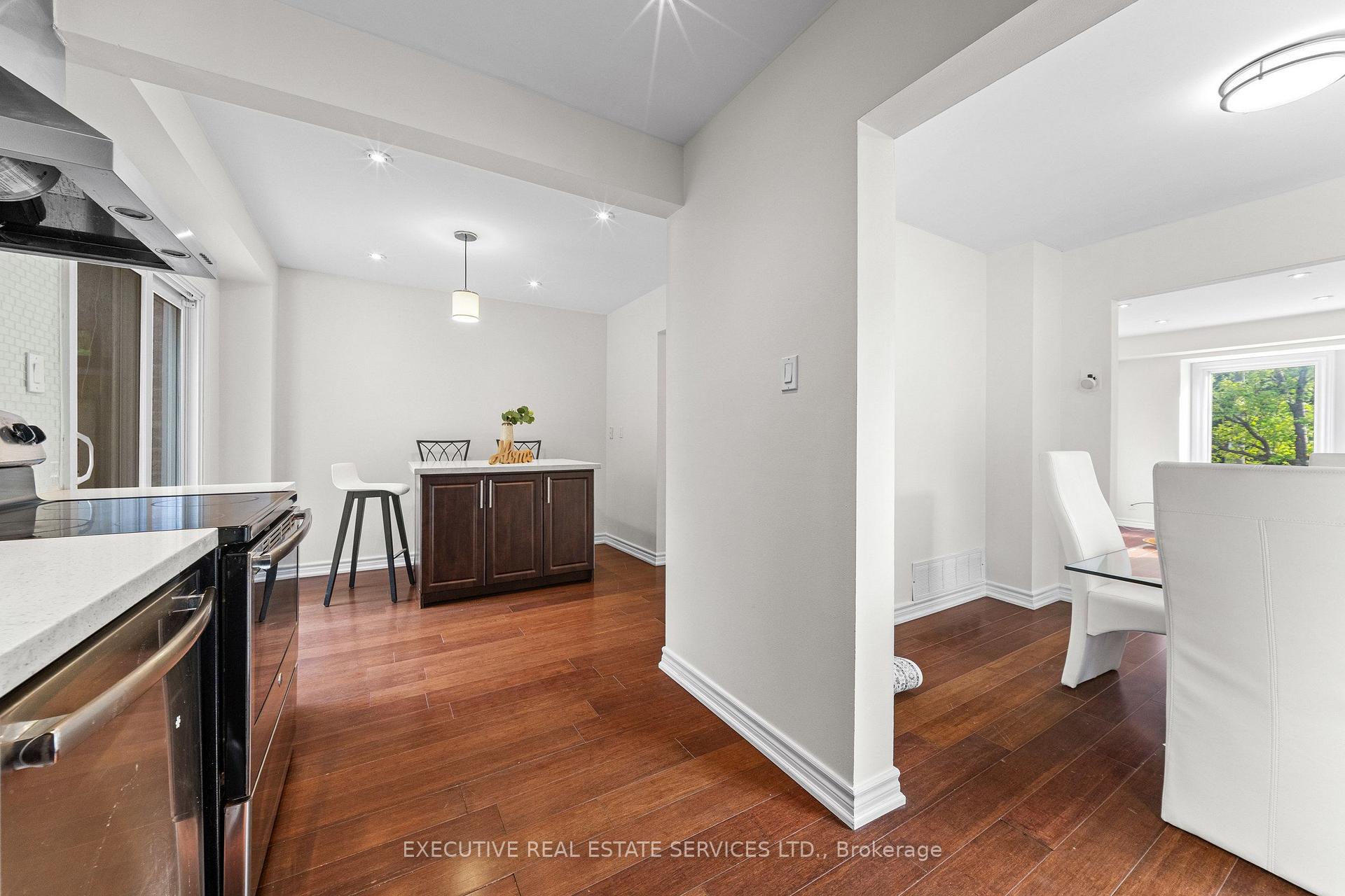 Photo 15 of 100 Centre Street N, Brampton, Brampton North — HOMEH