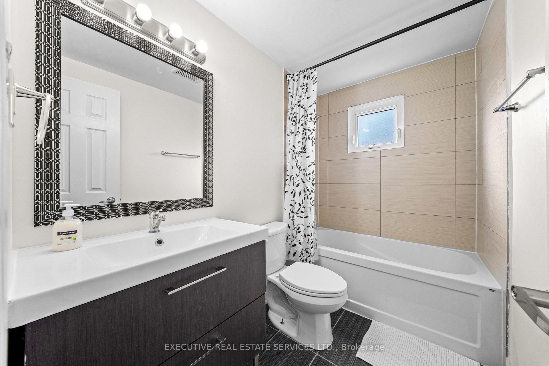 Photo 31 of 100 Centre Street N, Brampton, Brampton North — HOMEH