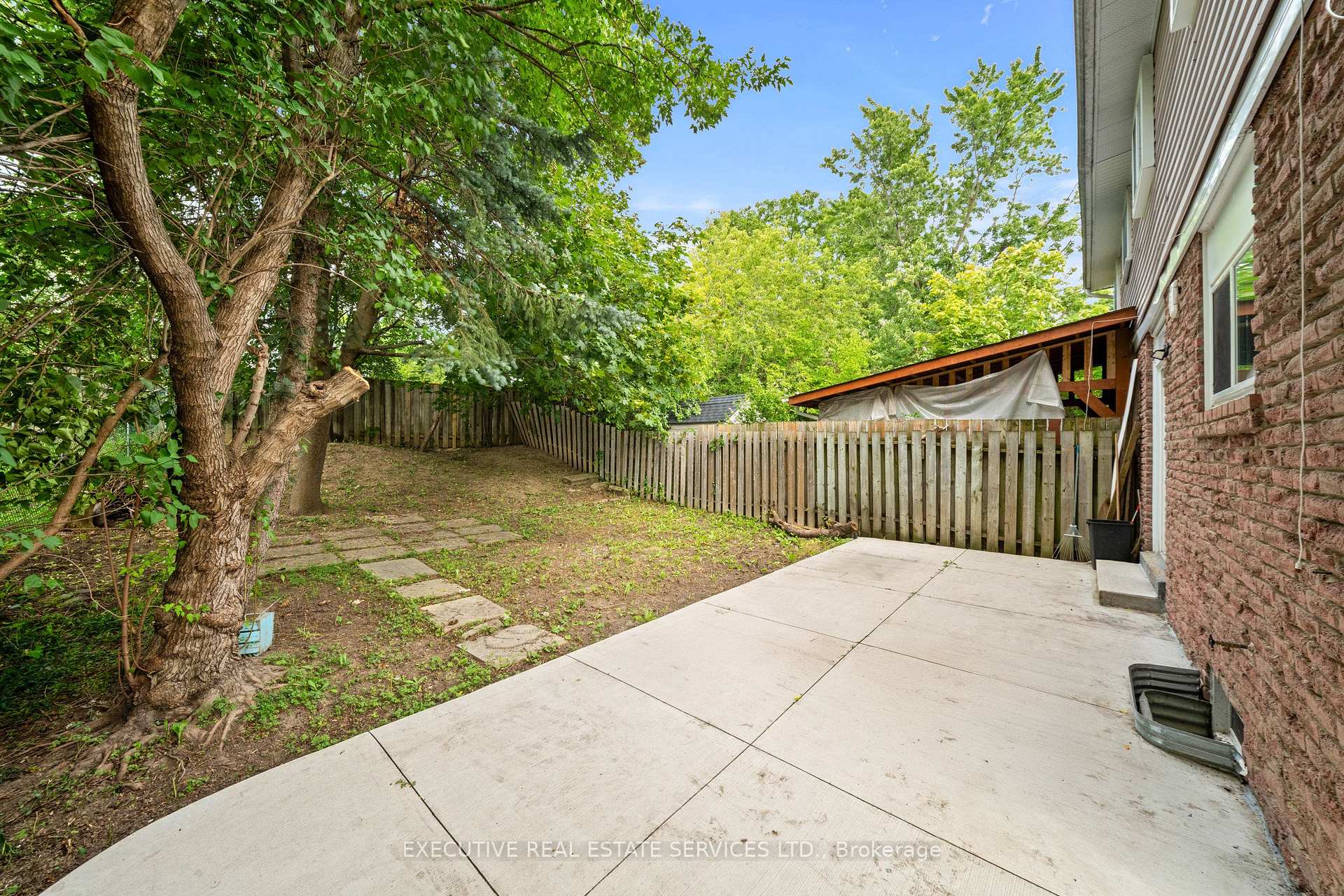 Photo 37 of 100 Centre Street N, Brampton, Brampton North — HOMEH