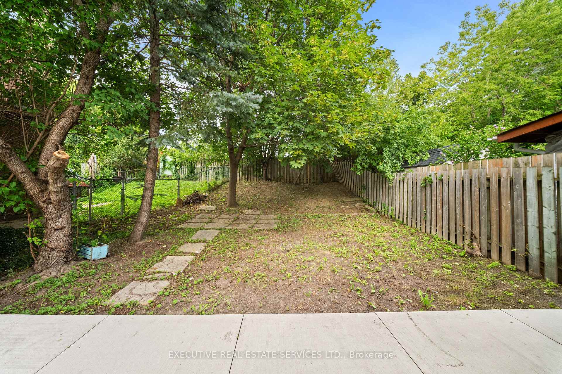 Photo 38 of 100 Centre Street N, Brampton, Brampton North — HOMEH
