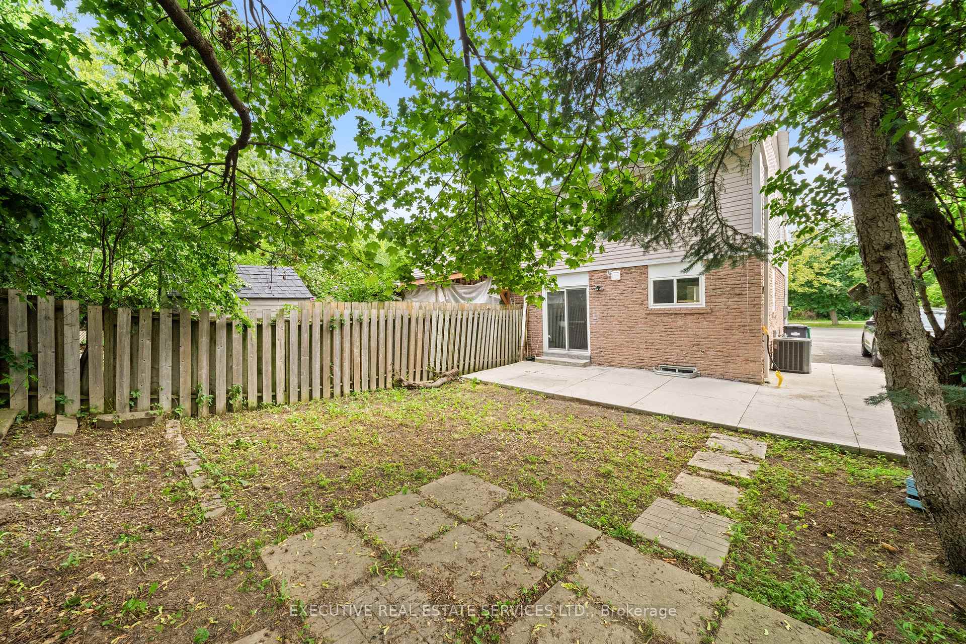 Photo 39 of 100 Centre Street N, Brampton, Brampton North — HOMEH