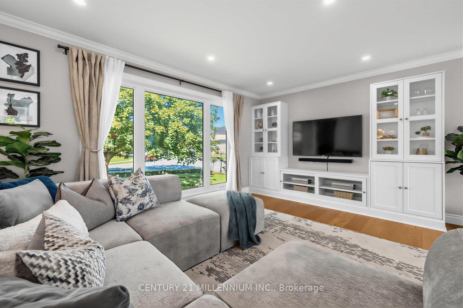 Photo 6 of 35 Cloverhill Crescent, Innisfil, Cookstown — HOMEH