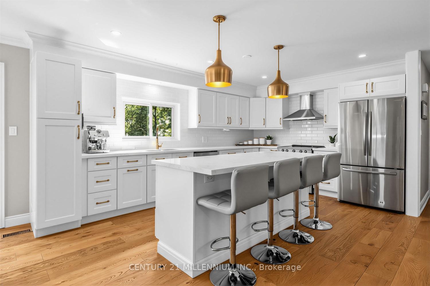 Photo 7 of 35 Cloverhill Crescent, Innisfil, Cookstown — HOMEH
