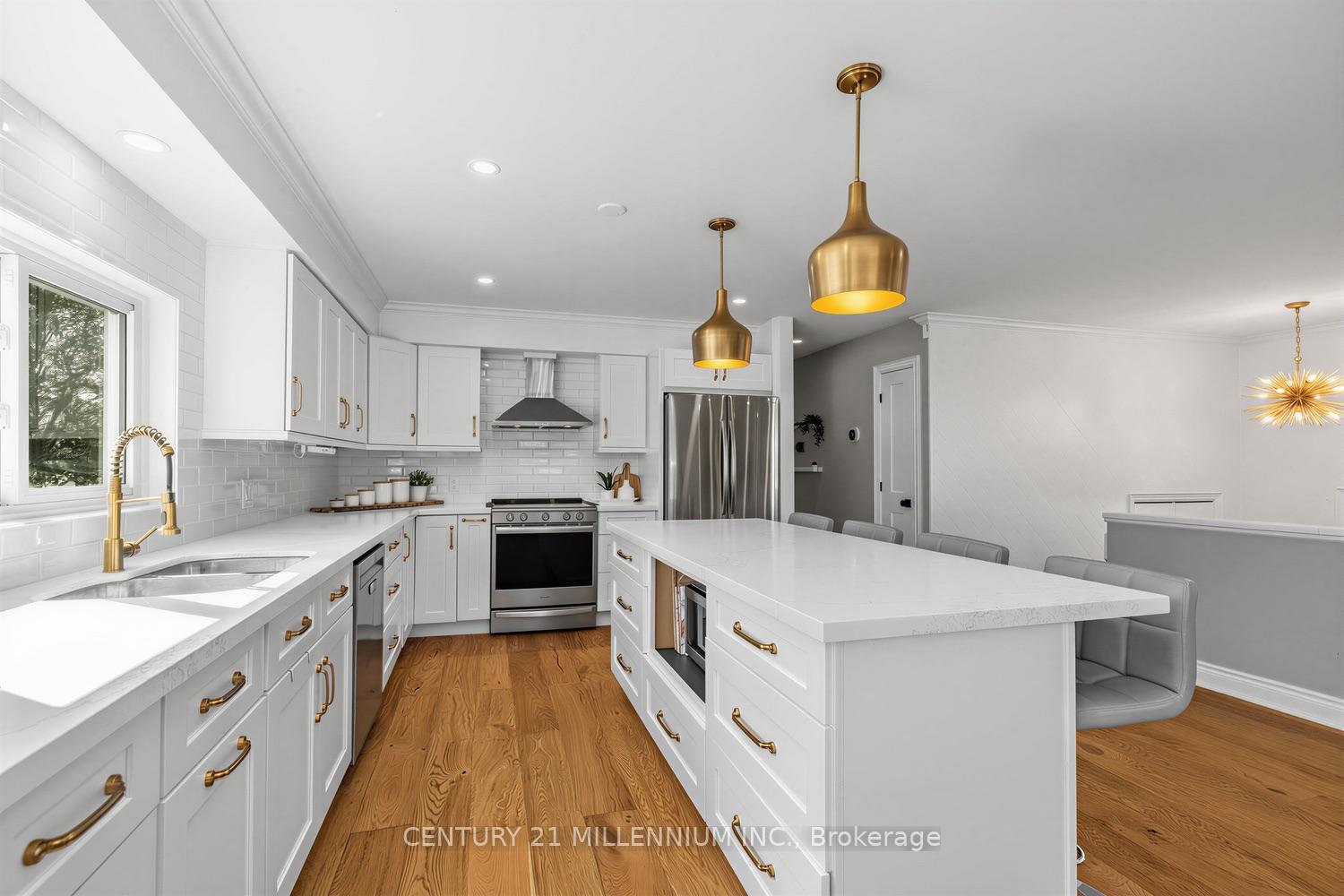 Photo 8 of 35 Cloverhill Crescent, Innisfil, Cookstown — HOMEH