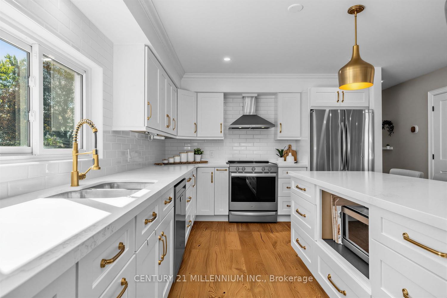 Photo 9 of 35 Cloverhill Crescent, Innisfil, Cookstown — HOMEH