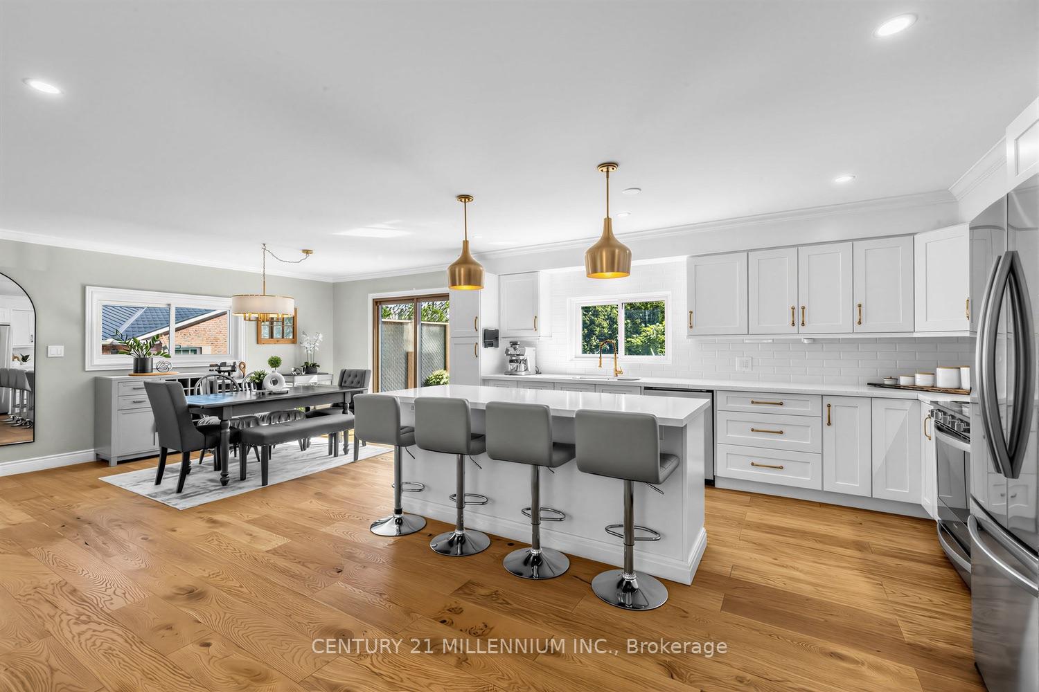 Photo 11 of 35 Cloverhill Crescent, Innisfil, Cookstown — HOMEH