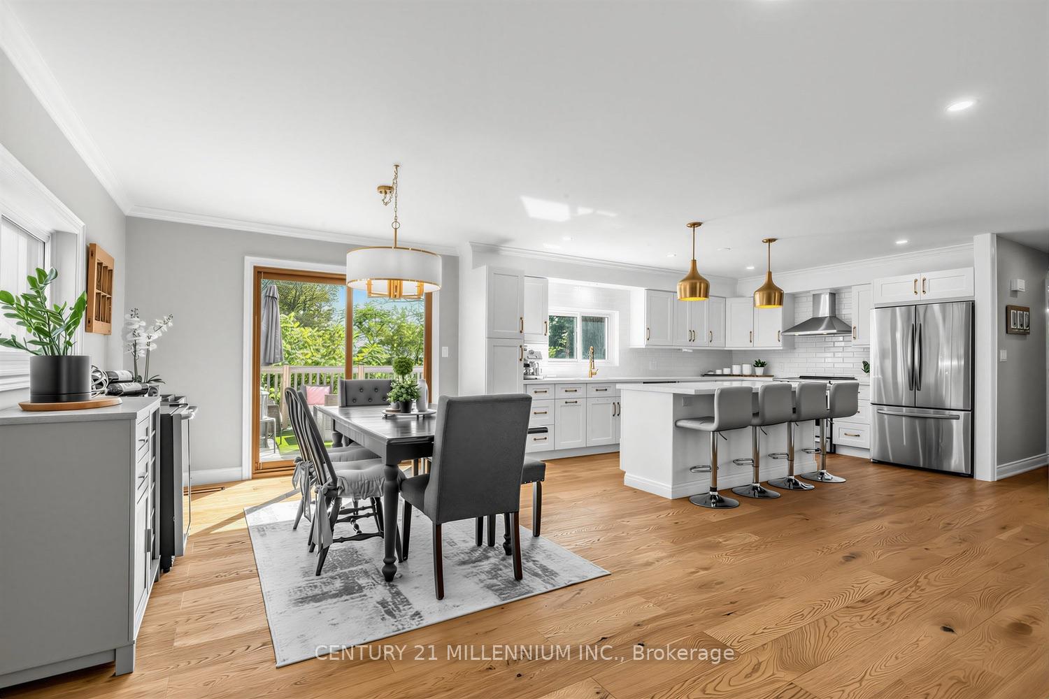 Photo 12 of 35 Cloverhill Crescent, Innisfil, Cookstown — HOMEH