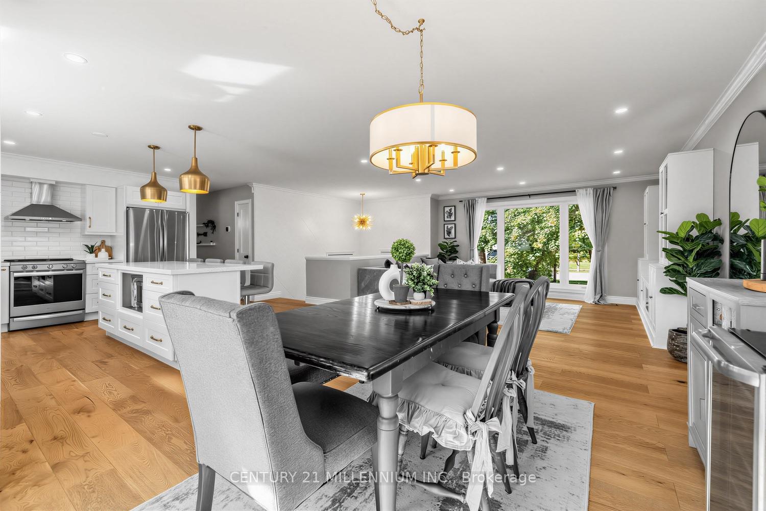 Photo 13 of 35 Cloverhill Crescent, Innisfil, Cookstown — HOMEH
