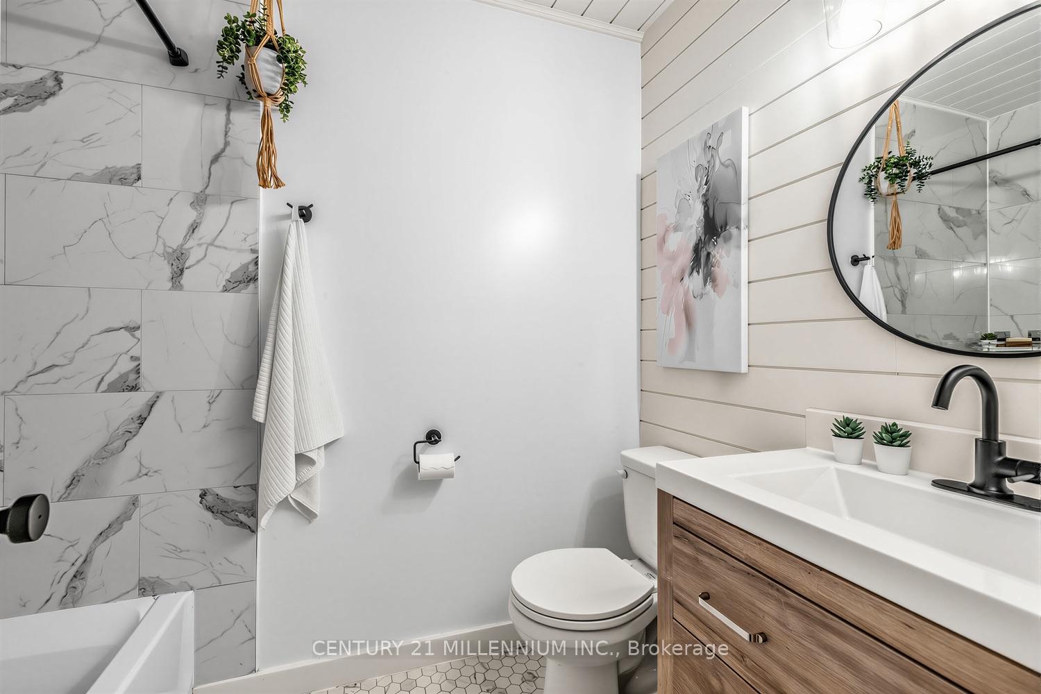 Photo 17 of 35 Cloverhill Crescent, Innisfil, Cookstown — HOMEH