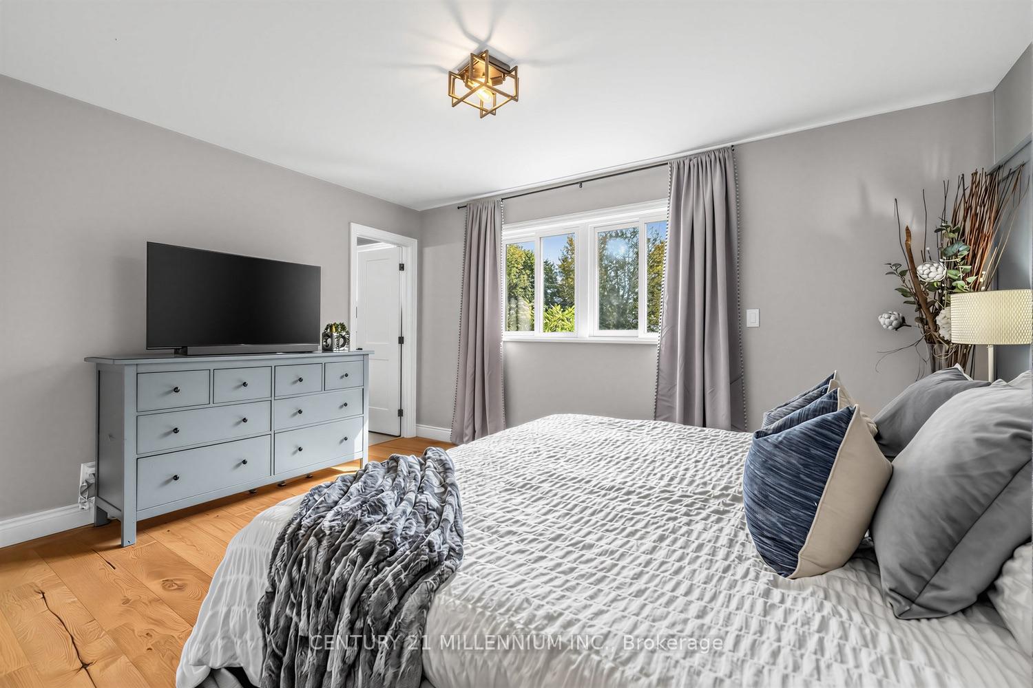 Photo 20 of 35 Cloverhill Crescent, Innisfil, Cookstown — HOMEH