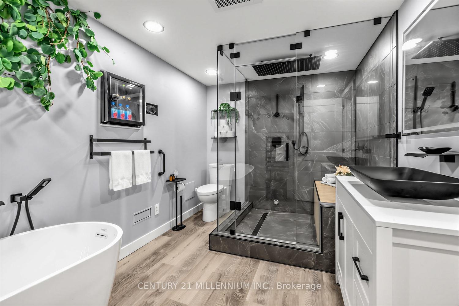 Photo 32 of 35 Cloverhill Crescent, Innisfil, Cookstown — HOMEH
