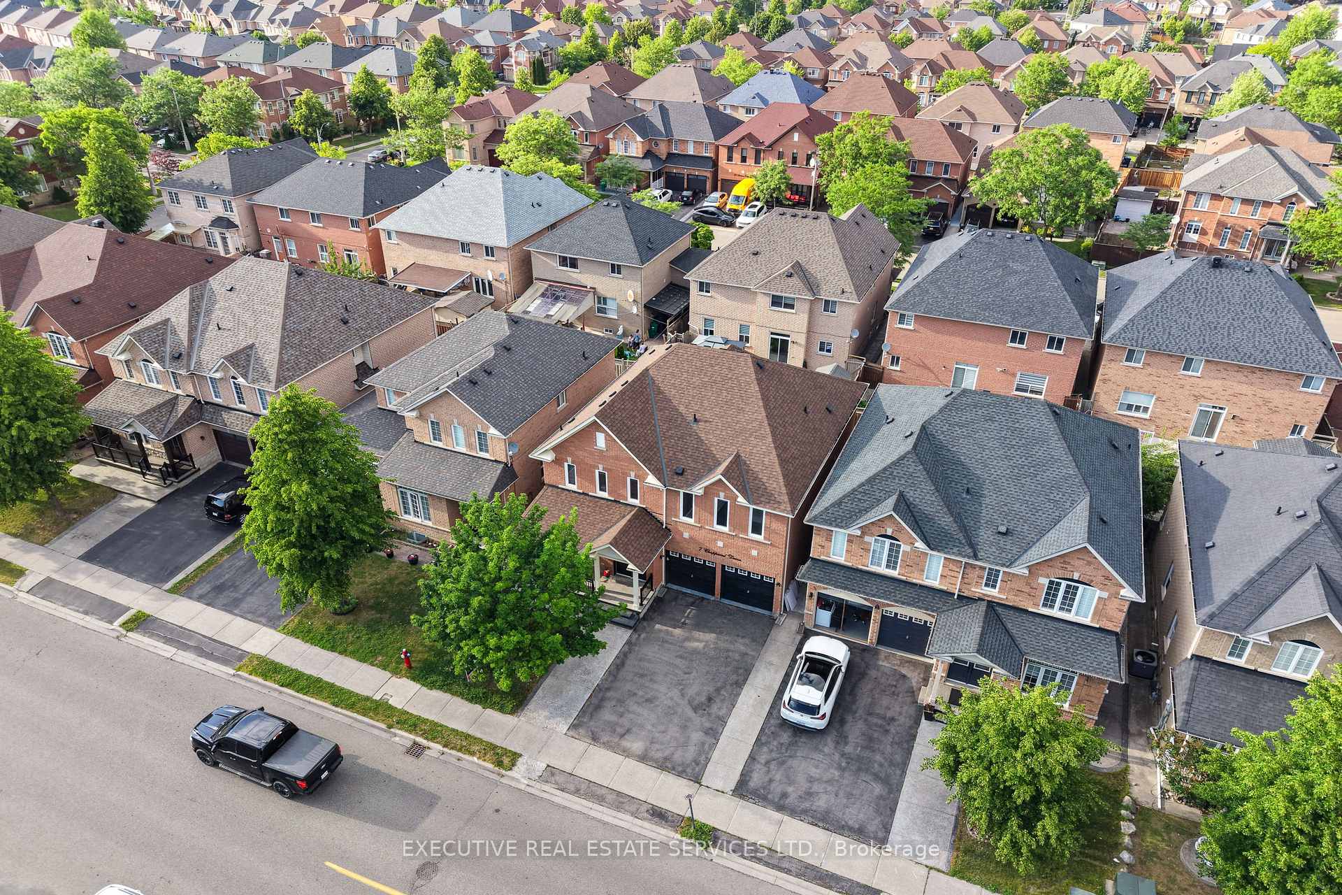 Photo 3 of 7 Chapparal Drive, Brampton, Sandringham-Wellington — HOMEH