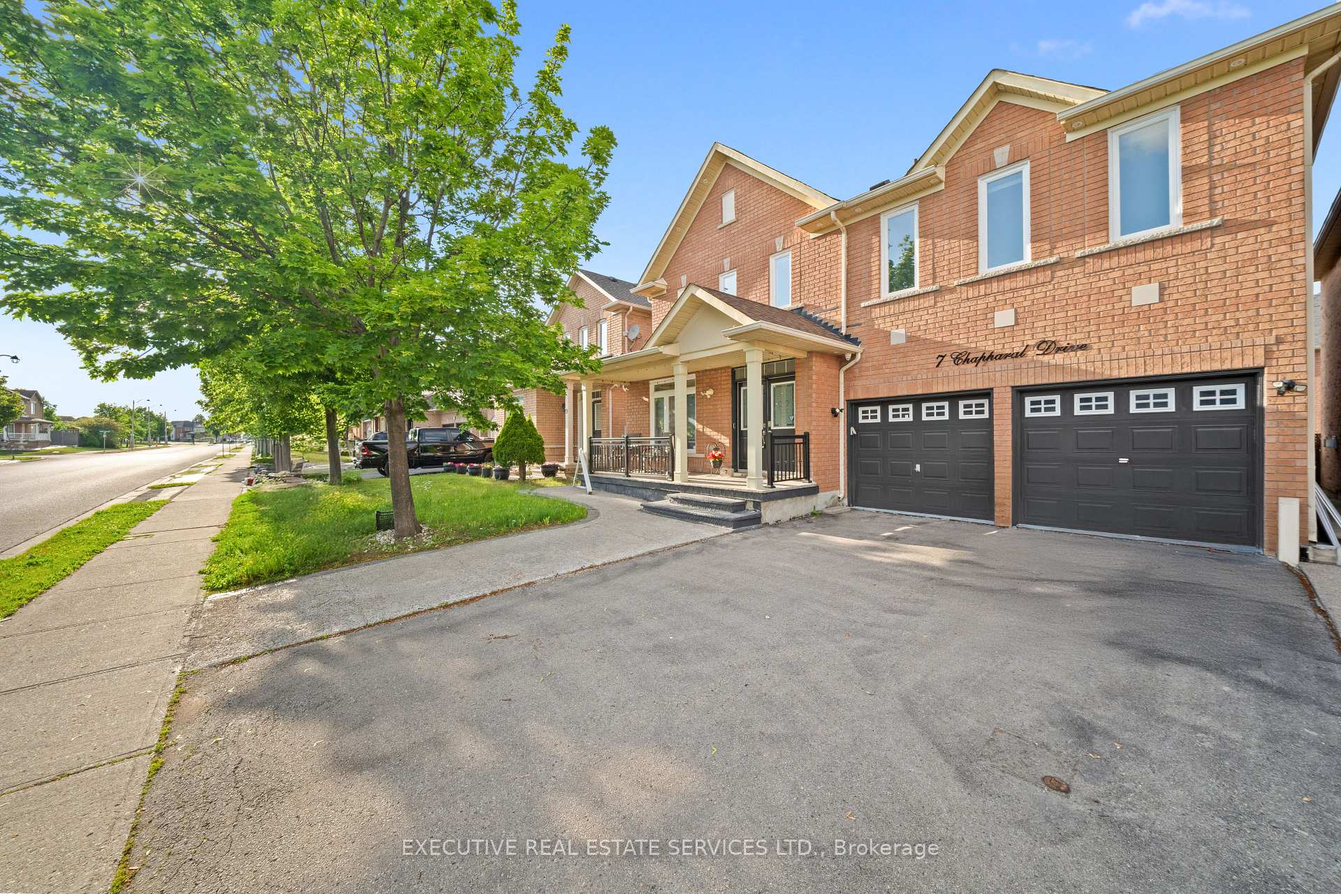 Photo 4 of 7 Chapparal Drive, Brampton, Sandringham-Wellington — HOMEH